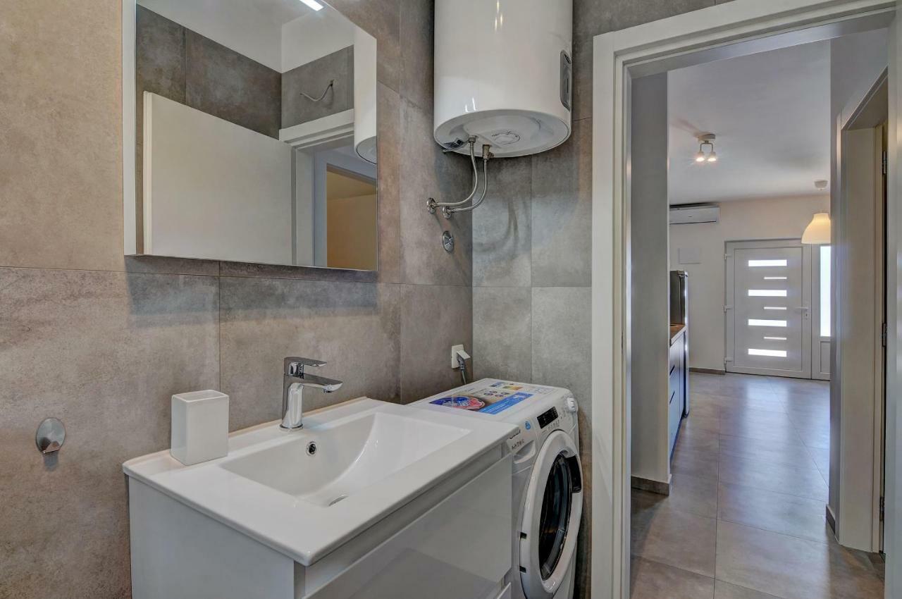 Apartman D Pula Luaran gambar