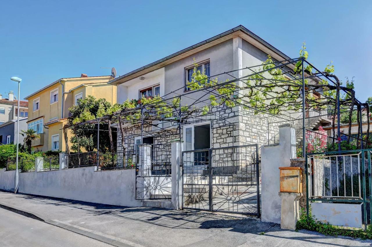 Apartman D Pula Luaran gambar